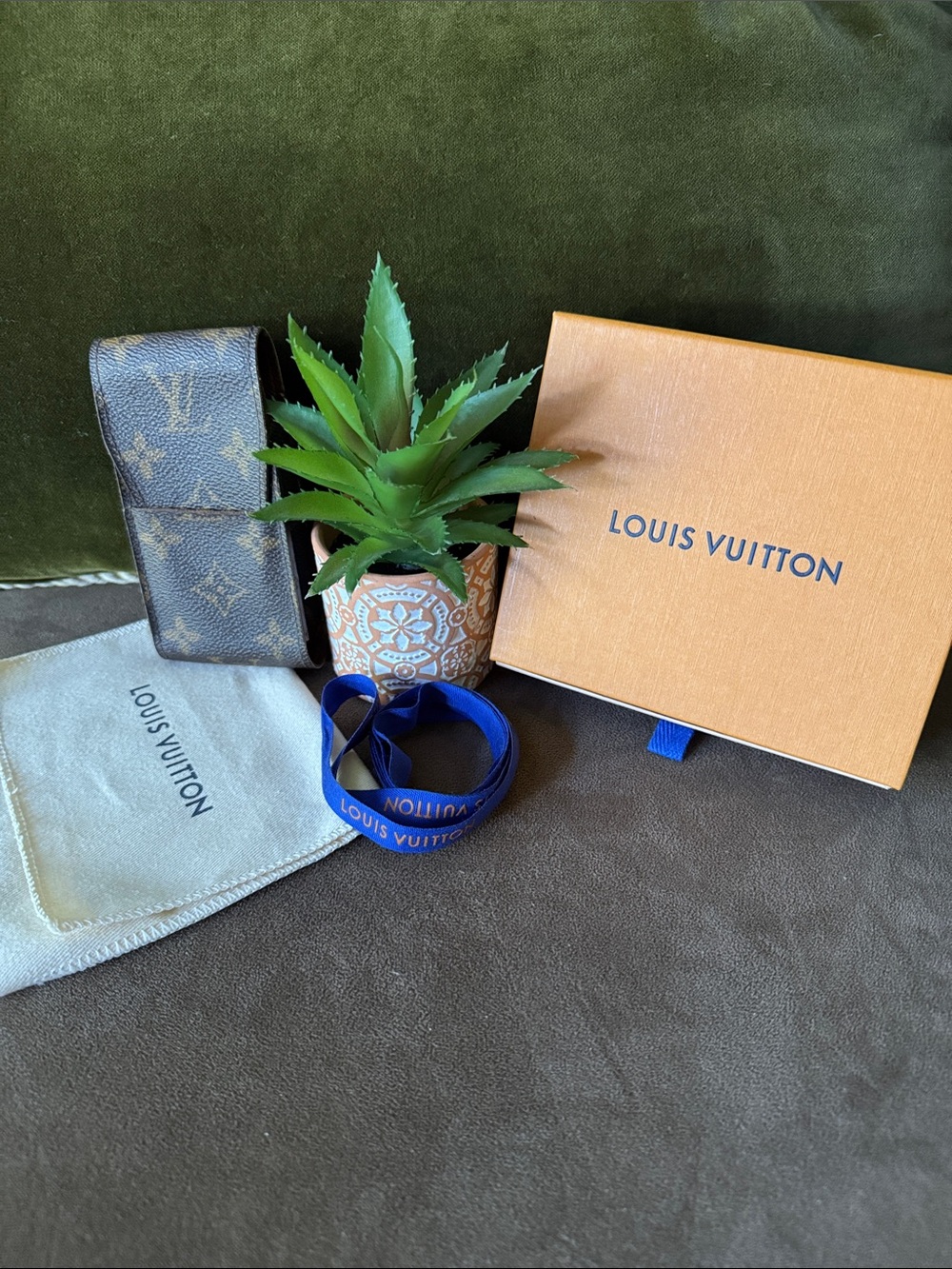 Louis Vuitton Full Inclusion Vintage Monogram Unisex Case in Brown